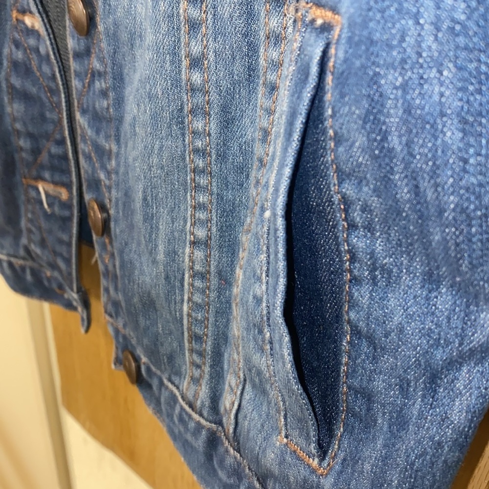 Adam Levine Jean vest - Picture 6 of 8